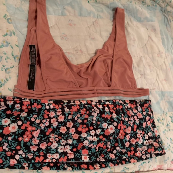 Bundle of Victoria’s Secret Bralettes.One blush bralette. One strapless floral! - Picture 3 of 10